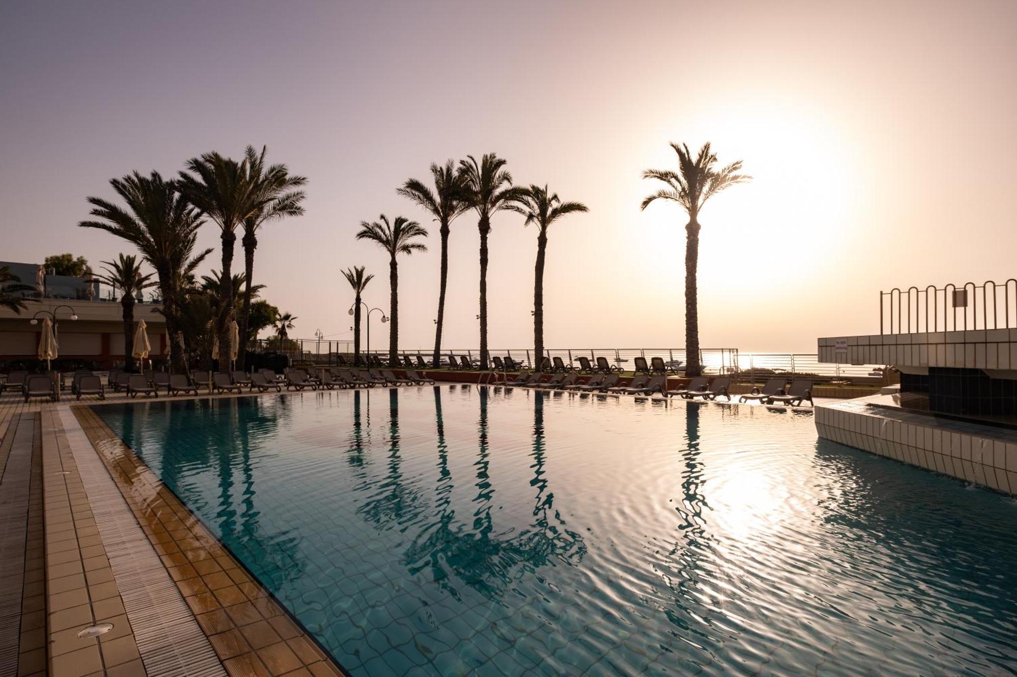 Qawra Palace Resort & Spa St. Paul's Bay Exterior photo